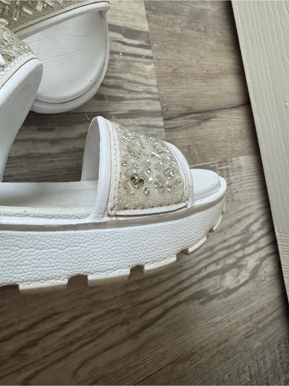 Skechers White Beaded Slingback Luxe Foam Sandals size 7 - Picture 7 of 8